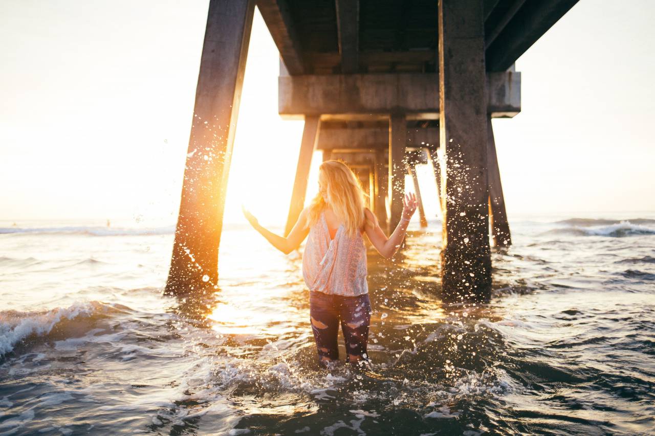 Mar, océano, agua, olas, puente, estructura, gente, niña, amanecer, atardecer,