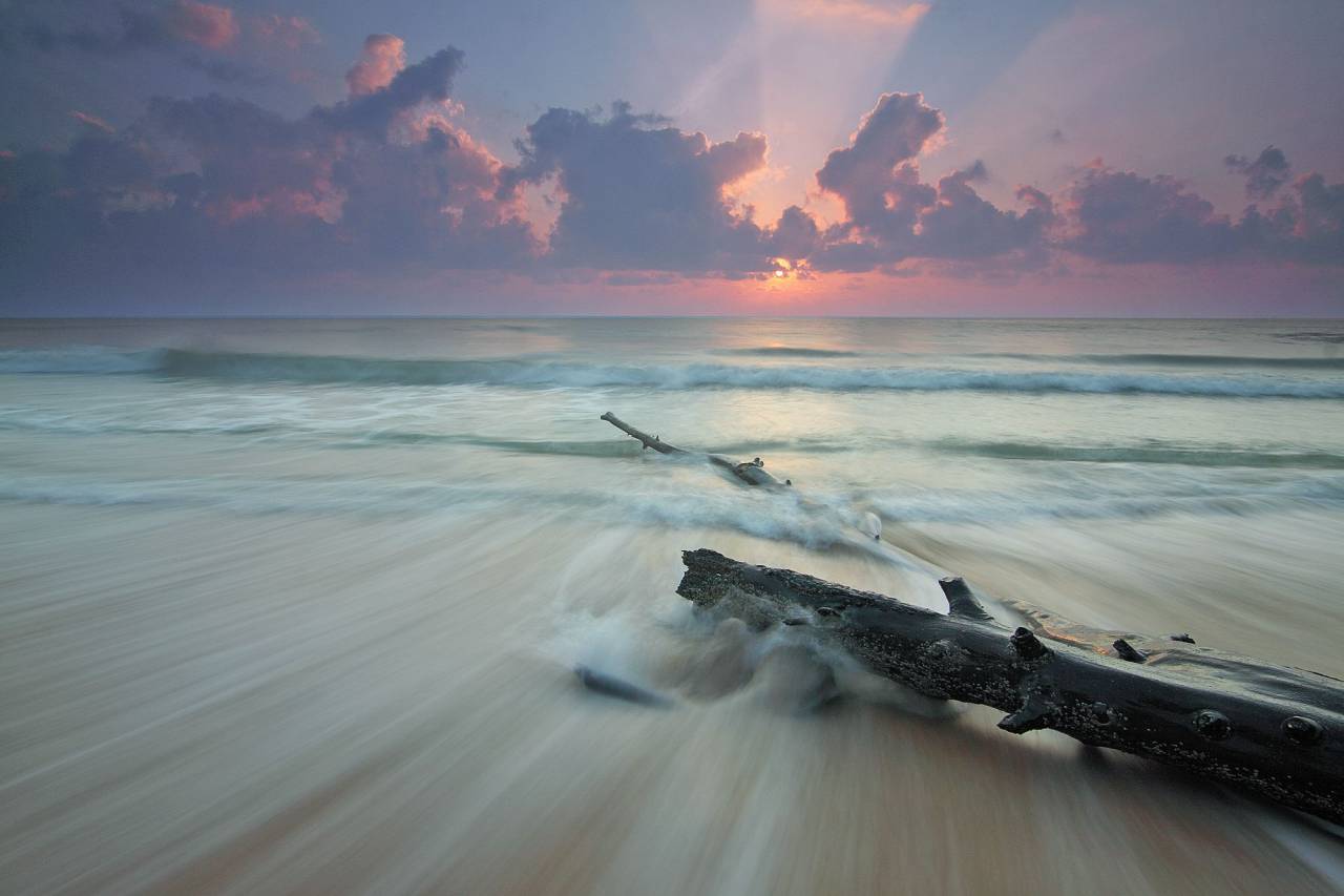 sea, water, beach, nature, sand, coast, shore, waves, horizon, ocean, clouds, sky, wood, log
, 