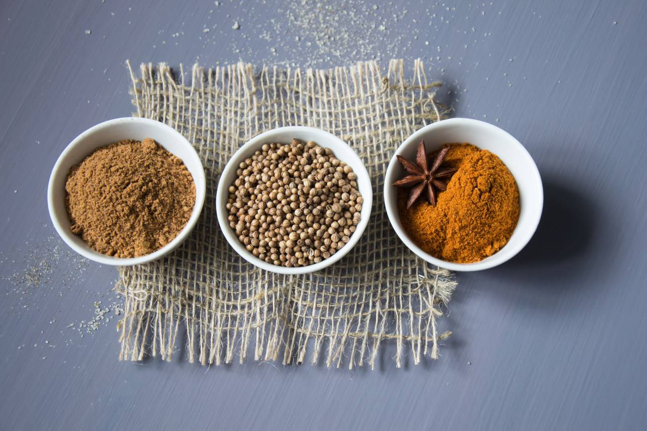 spices, ingredients, seasoning, cuisine, food, cooking, seeds, coriander, anise, paprika, nutmeg, ceramic cups
, 