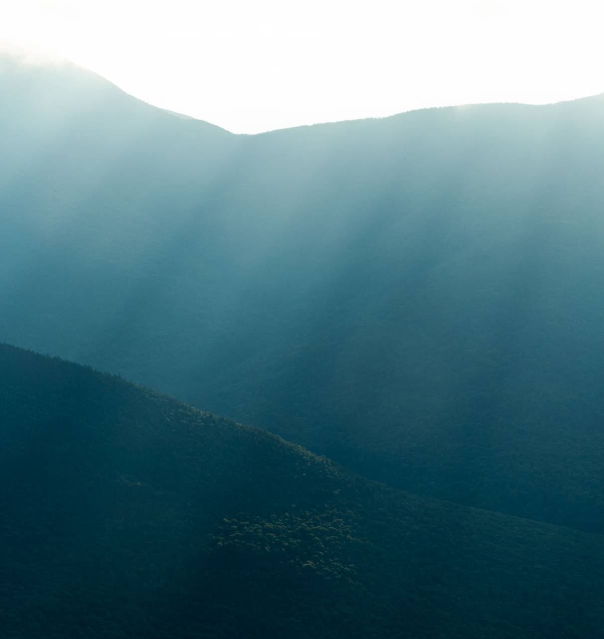 Rayo de sol, paisaje, fondo, montañas, naturaleza, cielo, escénico, vista, sol, luz, ridge, valle, copyspace, resumen, viajes,