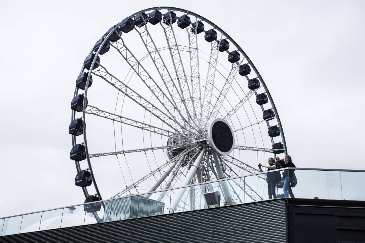wheel, round, circle, steel, metal, amusement, park, rooftop, people, man, woman, selfie
, 
