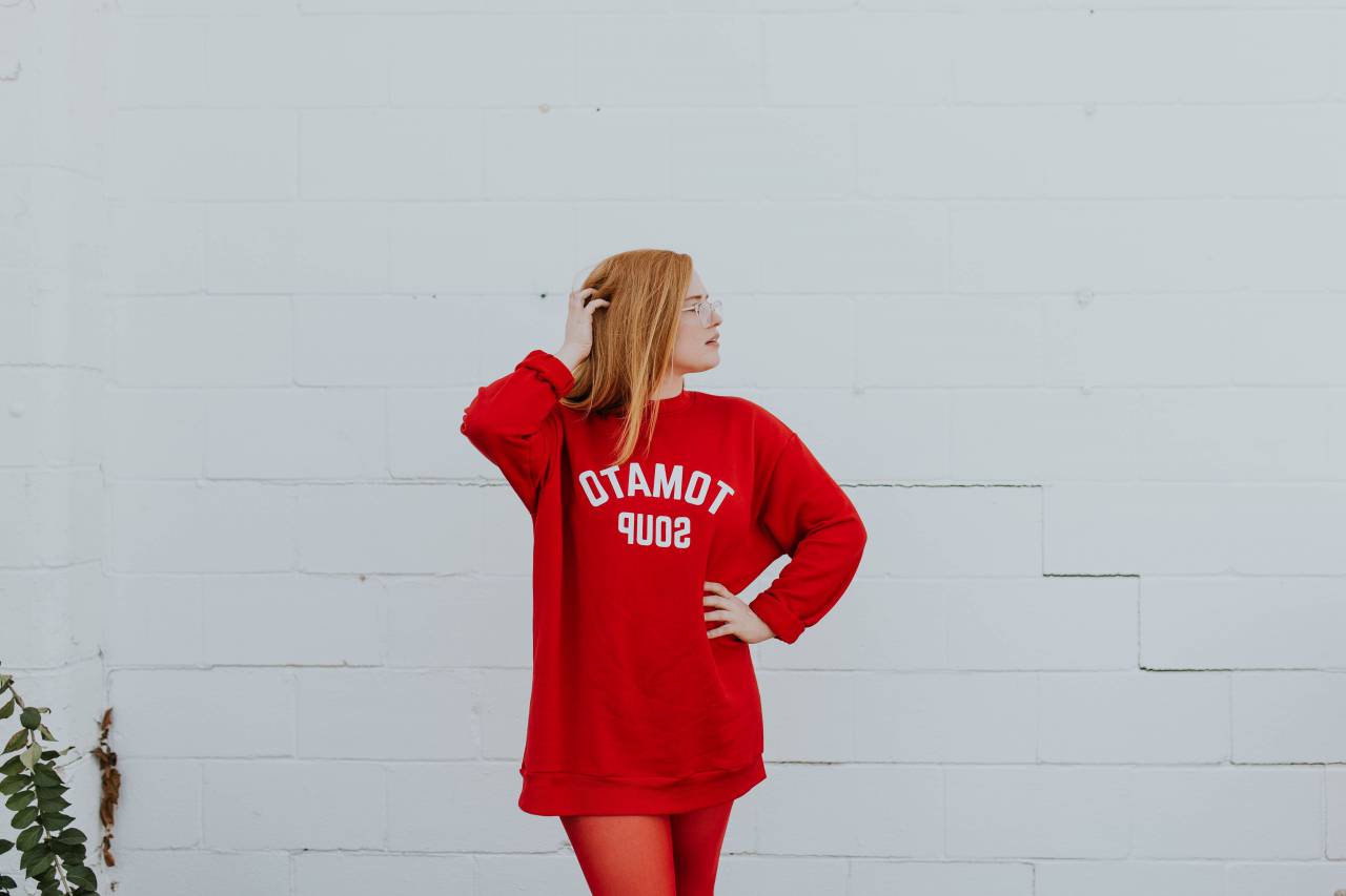 Blanco, pared, al aire libre, gente, mujer, niña, dama, rojo, vestido, ropa, belleza,