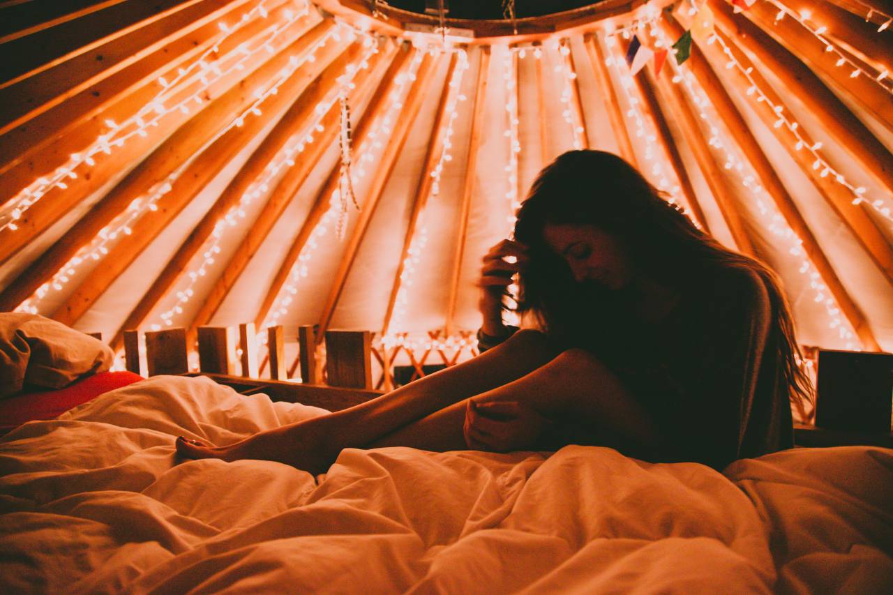 woman, attractive, lights, bokeh, model, warm, legs, long hair, bed, covers, people, travel, text
, 