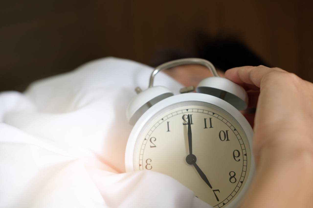 Alarm clock, Close up, Timepiece, Morning routine, Wake-up call, Time management, Digital display, Clock face, Bedside table, Wakefulness, Time awareness, Timekeeping, Analog clock, Clock hands, Ticking, Deadline, Punctuality, Sleep cycle, Hour hand, Minute hand, Ringing alarm, Time urgency, Countdown, Scheduled wake-up, Clockwork mechanism, Clock, Morning, 