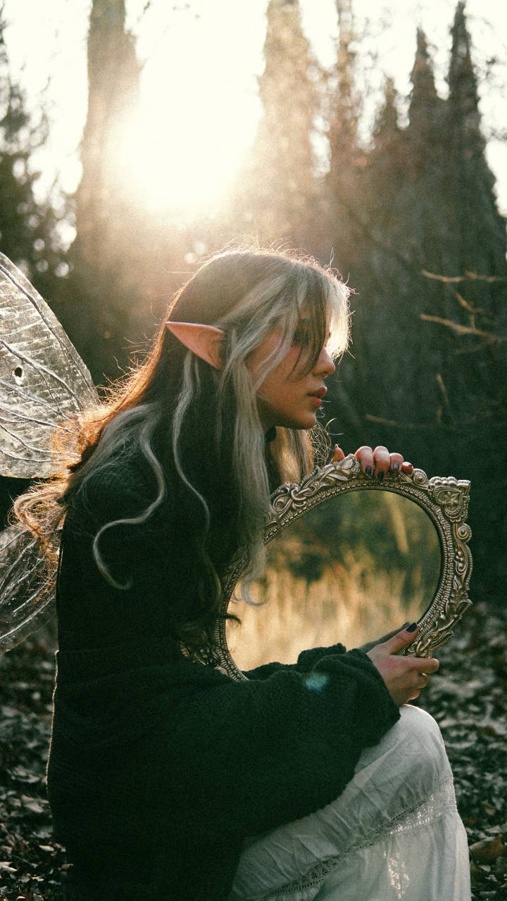 Elfo, Mujer, Fantasía, Mítico, Encantador, Élfico, Mágico, Etéreo, Bosque, Hada, De otro mundo, Agraciado, Orejas puntiagudas, Belleza élfica, Mitología, Místico, criatura, Cuento de hadas, Gracia élfica, Personaje de fantasía, Fauna, Reino élfico, Elegante, Herencia élfica, Espíritu de la naturaleza, Mundo de fantasía, Bosque,