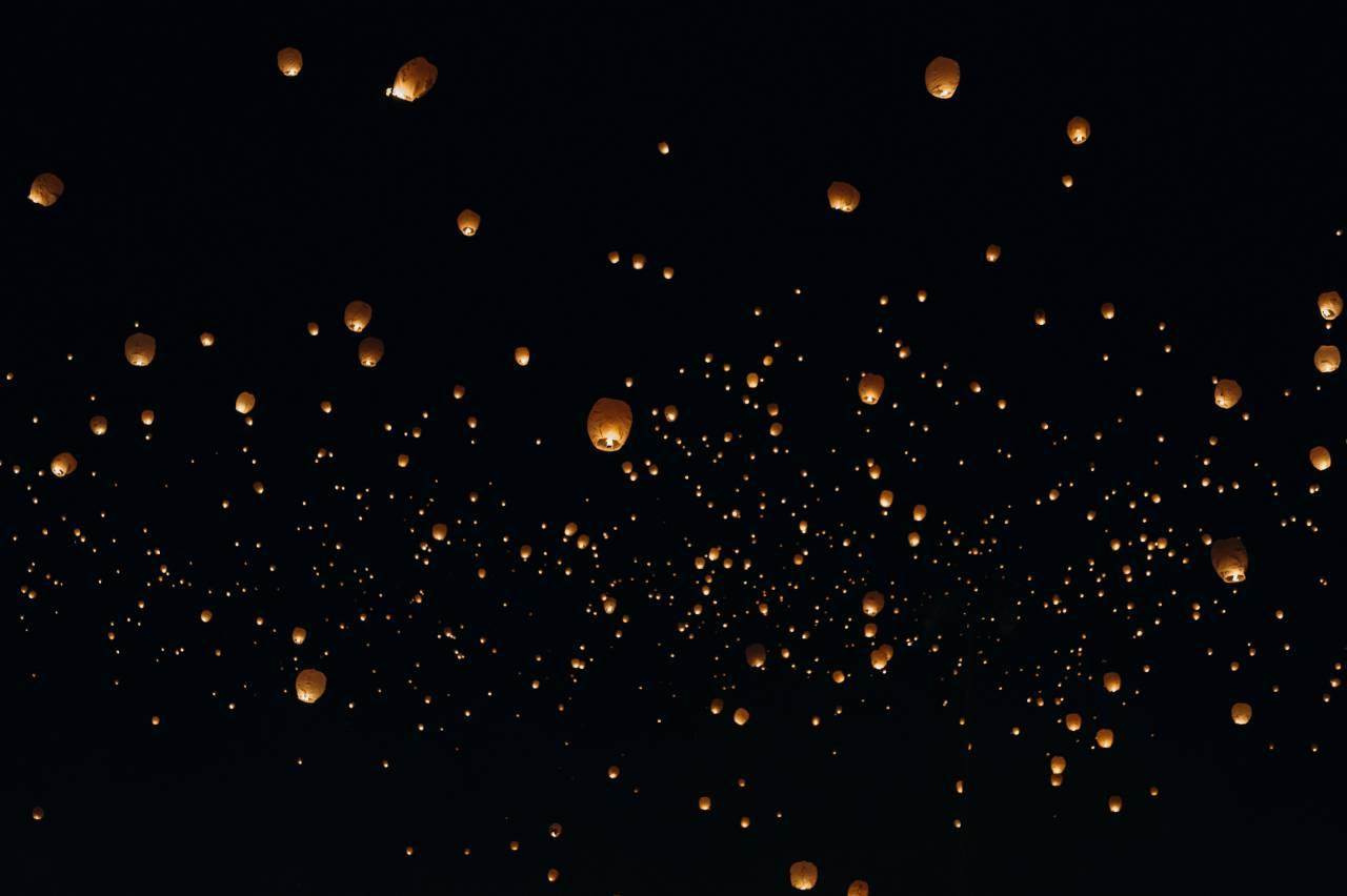 sky, night, lantern, holiday, background, dark, lit, christmas, beautiful, landscape, season, celebration, lamp, illumination, new year, bright, flame, culture, festival, floating, december, pattern, antique, asian, candle, tradition, chinese lantern, peace, new year lantern, wish lanterns, deepawali, diwali, festival of lights, chinese culture, paper lantern, copy space, asia, china, flying, balloon, 