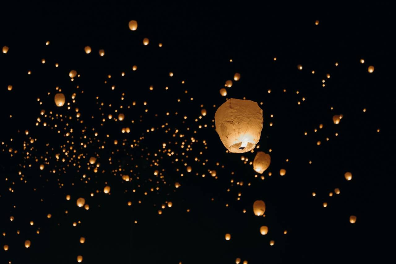 sky, night, lantern, holiday, background, dark, lit, christmas, beautiful, landscape, season, celebration, lamp, illumination, new year, bright, flame, culture, festival, floating, december, pattern, antique, asian, candle, tradition, chinese lantern, peace, new year lantern, wish lanterns, deepawali, diwali, festival of lights, chinese culture, paper lantern, copy space, asia, china, flying, balloon, 
