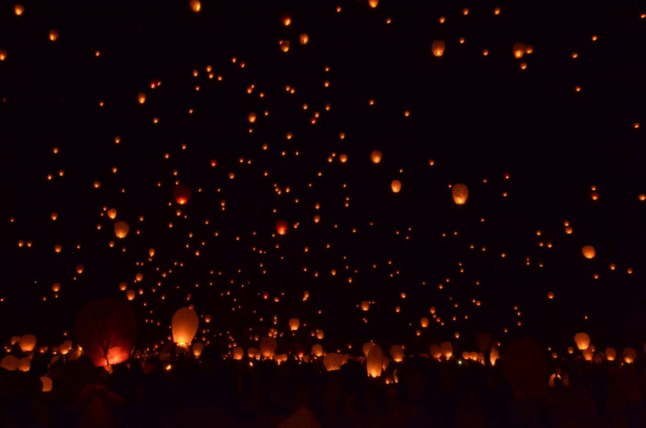 sky, night, lantern, holiday, background, dark, lit, christmas, beautiful, landscape, season, celebration, lamp, illumination, new year, bright, flame, culture, festival, floating, december, pattern, antique, asian, candle, tradition, chinese lantern, peace, new year lantern, wish lanterns, deepawali, diwali, festival of lights, chinese culture, paper lantern, copy space, asia, china, flying, balloon, 