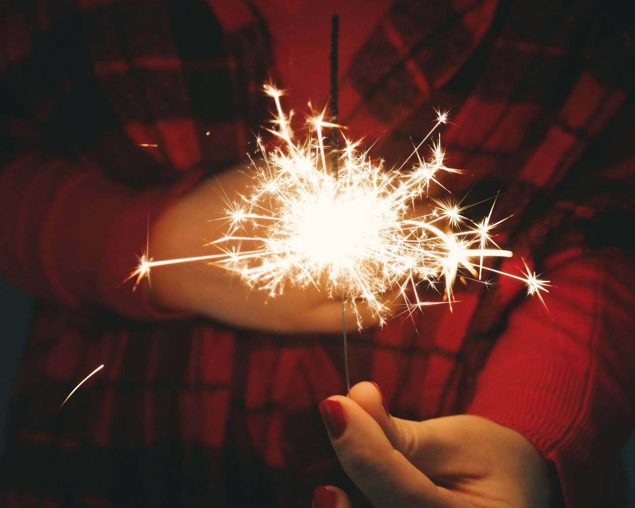 decoration, shiny, background, shinning, beautiful, illumination, glowing, bokeh, backdrop, new year, christmas, home, vintage, sparkle, seasonal, lit, illuminated, copy space, celebration, shine, glittering, greeting, celebrate, night, bright, vibrant, flare, highlights, december, festive, one person, handsome, 