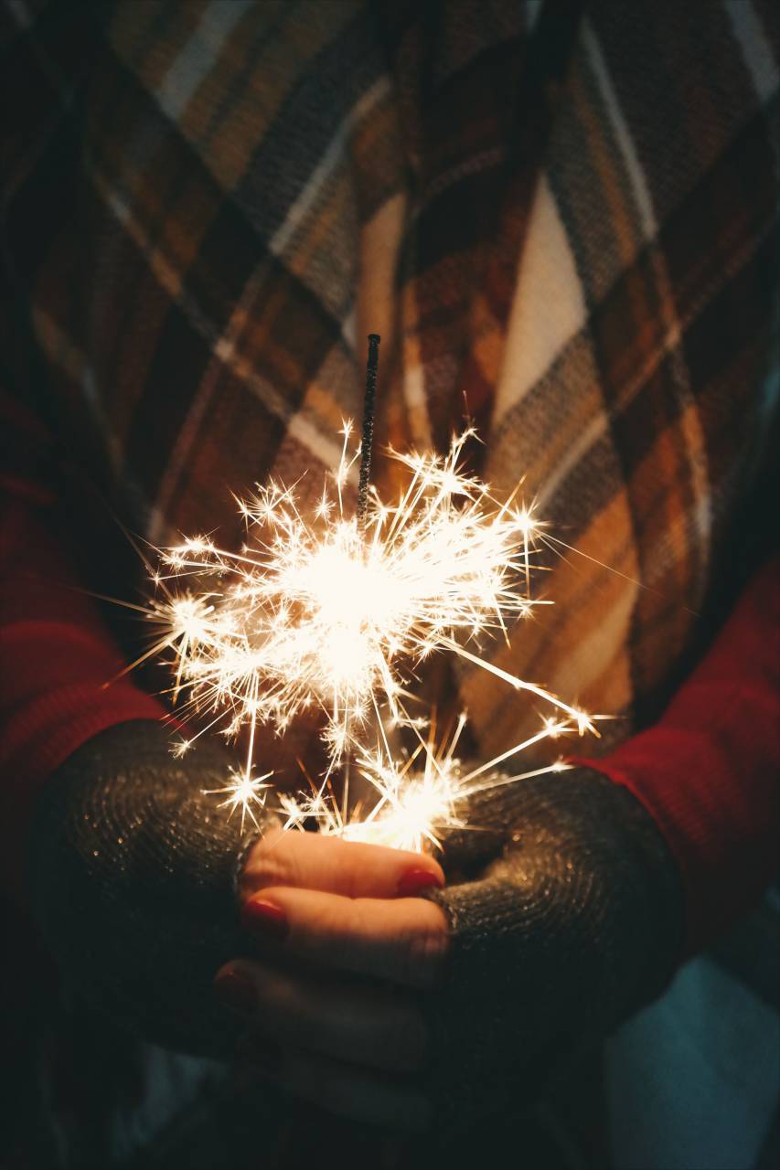 decoration, shiny, background, shinning, beautiful, illumination, glowing, bokeh, backdrop, new year, christmas, home, vintage, sparkle, seasonal, lit, illuminated, copy space, celebration, shine, glittering, greeting, celebrate, night, bright, vibrant, flare, highlights, december, festive, one person, handsome, 