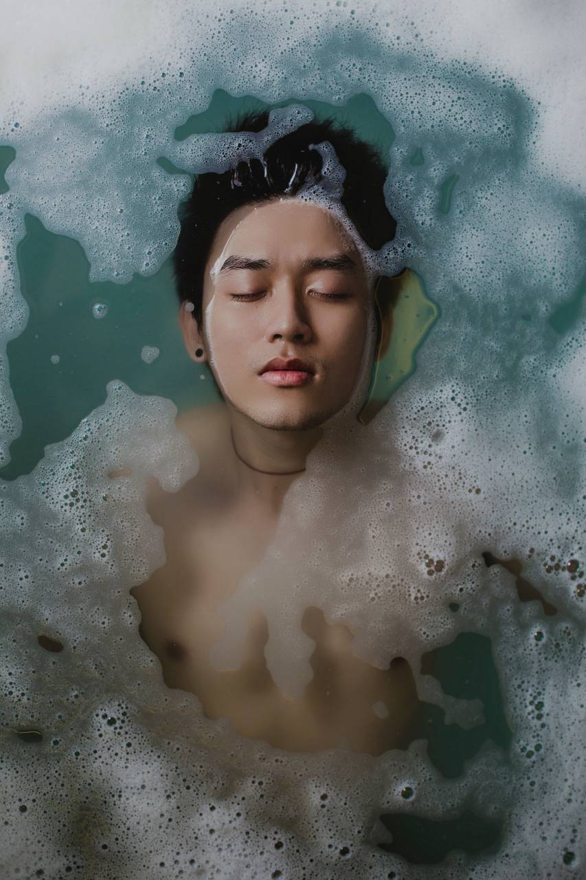 man, floating, one person, Asian, young man, sleeping, relaxing, closed eyes, bubbles, bathtub, bathroom, cleaning, serenity, 