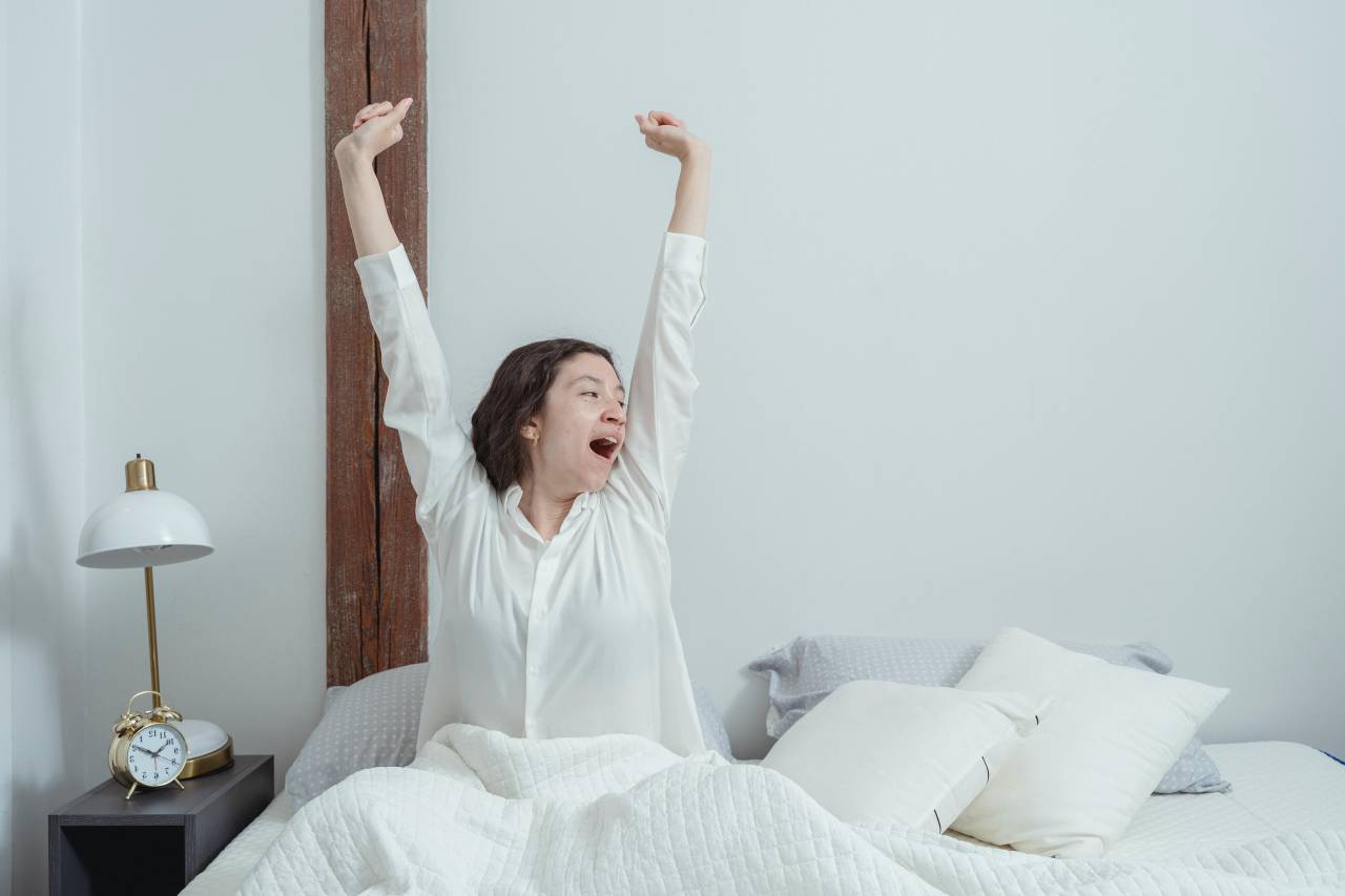 Portrait, Woman, Yawning, Tired, Fatigue, Sleepy, Exhaustion, Sleepiness, Open mouth, Drowsiness, Stretching, Facial expression, Boredom, Weariness, Facial features, Wakefulness, Rest, Lack of energy, Human face, Exhausted, Jaw stretch, Indoor, Expressive, Yawn reflex, Female portrait, 