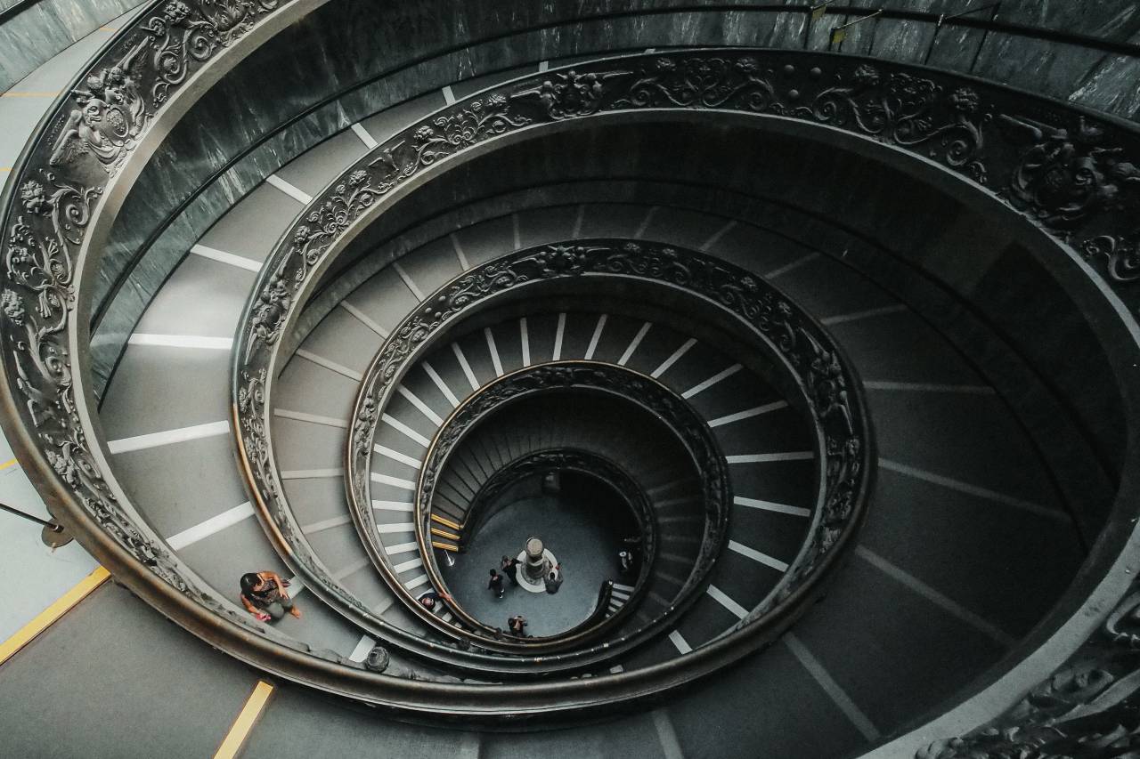 escalera, espiral, arquitectura, diseño, interior, escalera, fondo, paso, edificio, escaleras, curva, remolino, redondo, estructura, abstracto, escalera, concepto, circular, camino, geométrico, escalera de caracol, perspectiva, patrón, forma, interior , vacío,