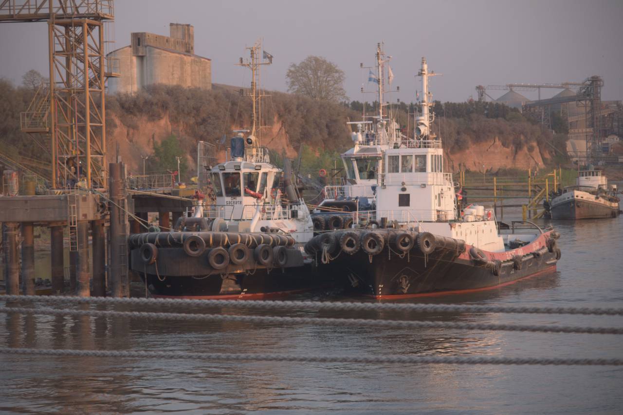 ship, boat, argentina, water, tugboat, vessel, harbor, transport, landscape, nautical, outdoors, transportation, buenos aires, river, 