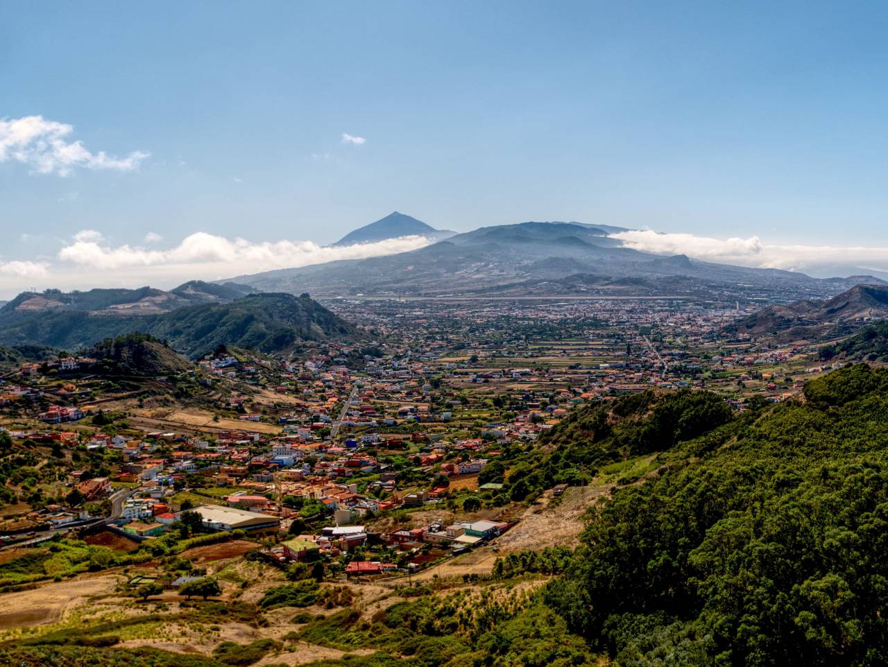 venezuela, caracas, city, architecture, landscape, mountain, urban, cityscape, capital, america, travel, metropolis, day, panoramic, skyline, town, landmark, venezuelan, panorama, outdoors, south america, venezuela city, caribbean, caracas skyline, city scape, panoramic landscape, travel destinations, mountains, neighborhood, metropolitan, valley, 