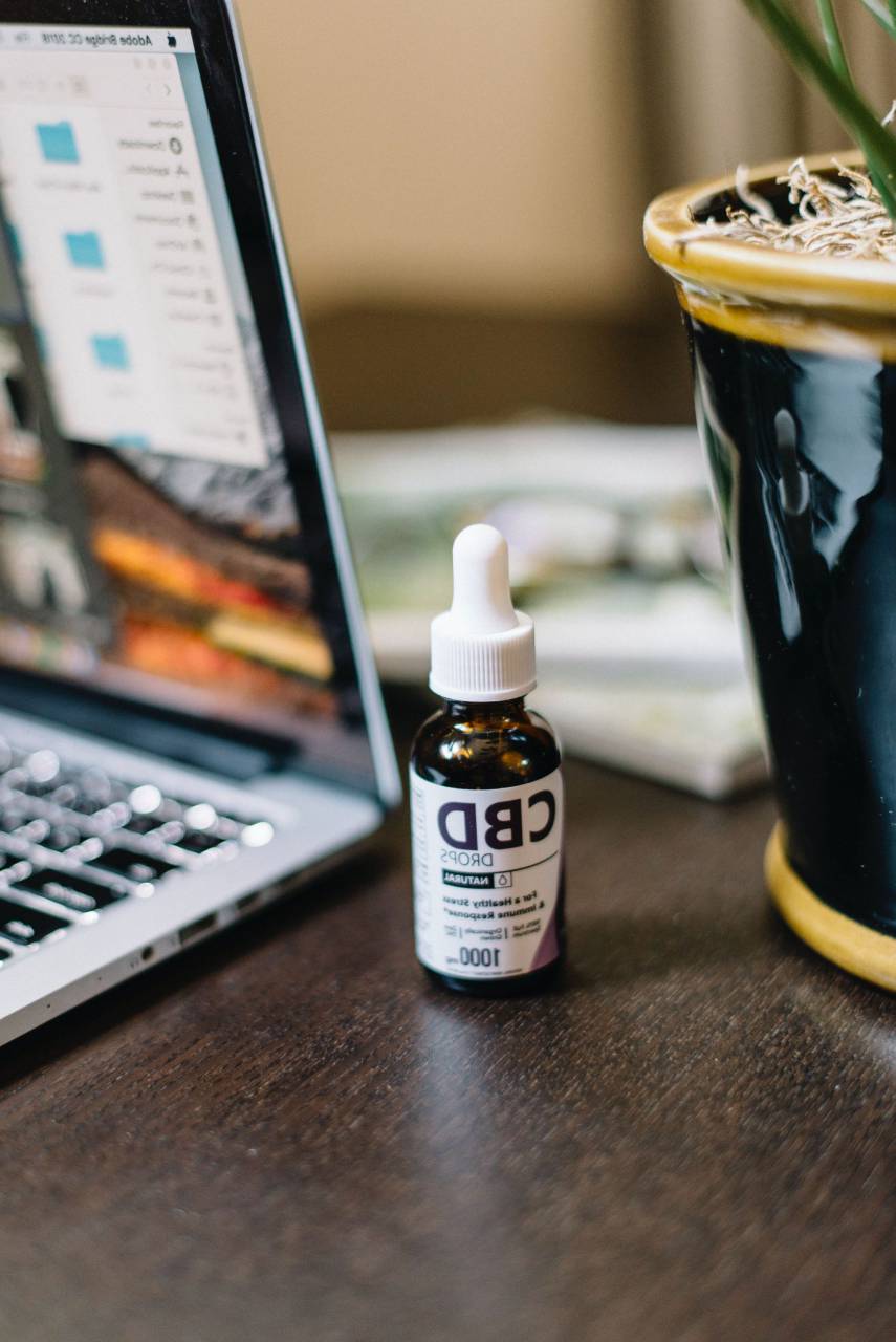 aceite de cannabis, salud y medicina, medicina, mesa, tecnología, primer plano, computadora,