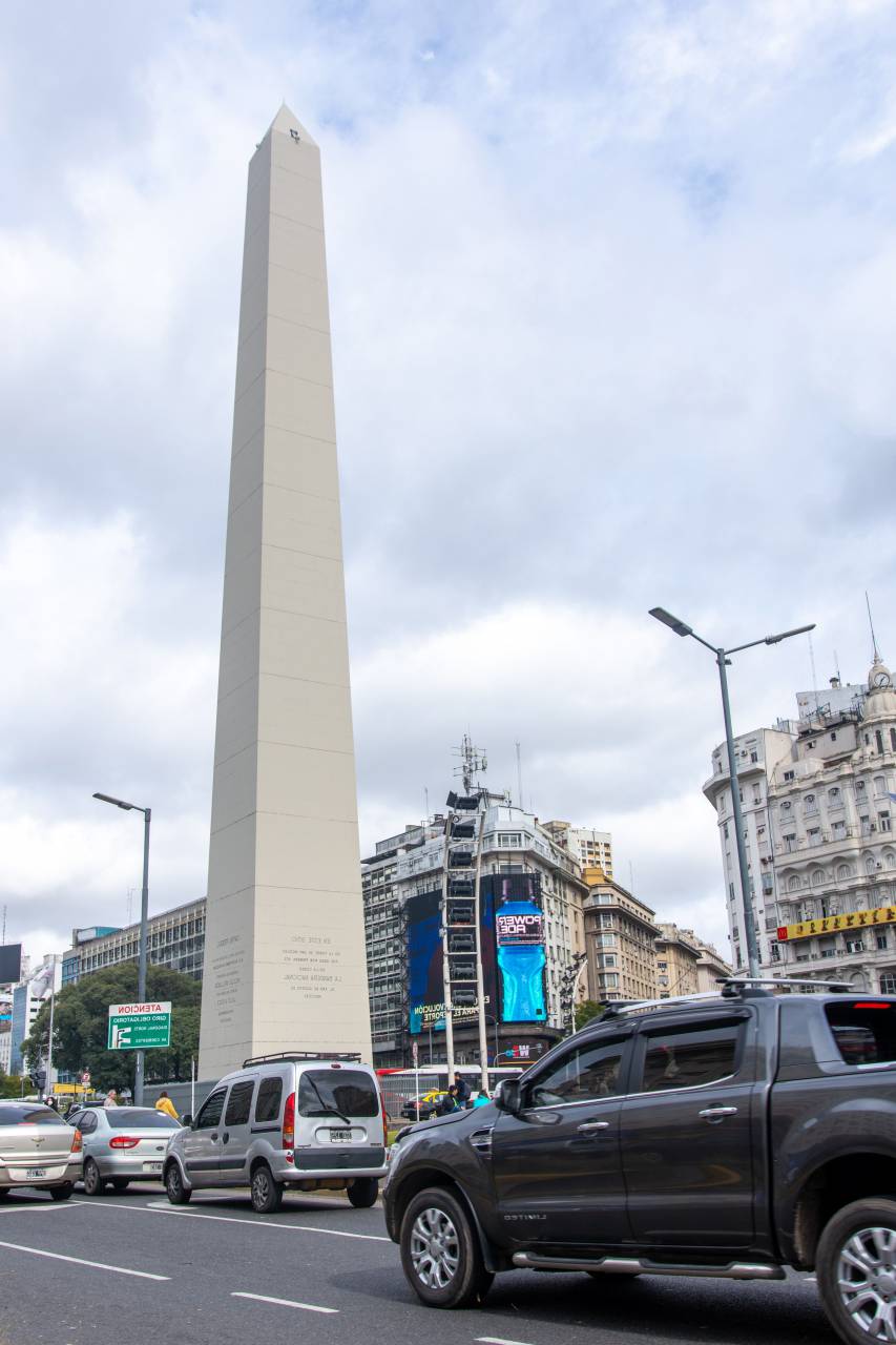 argentina;ciudades capitales;buenos aires;obelisco,lugar famoso,arquitectura,edificio exterior,paisaje urbano,estructura construida,rascacielos,vida de la ciudad,al aire libre,coche,tráfico,turismo,viajes,lugar famoso,arquitectura,edificio exterior,paisaje urbano,estructura construida ,rascacielos,vida de la ciudad,al aire libre,coche,tráfico,turismo,viajes,lugar famoso,arquitectura,exterior del edificio,paisaje urbano,estructura construida,rascacielos,vida de la ciudad,al aire libre,coche,tráfico,turismo,viajes,