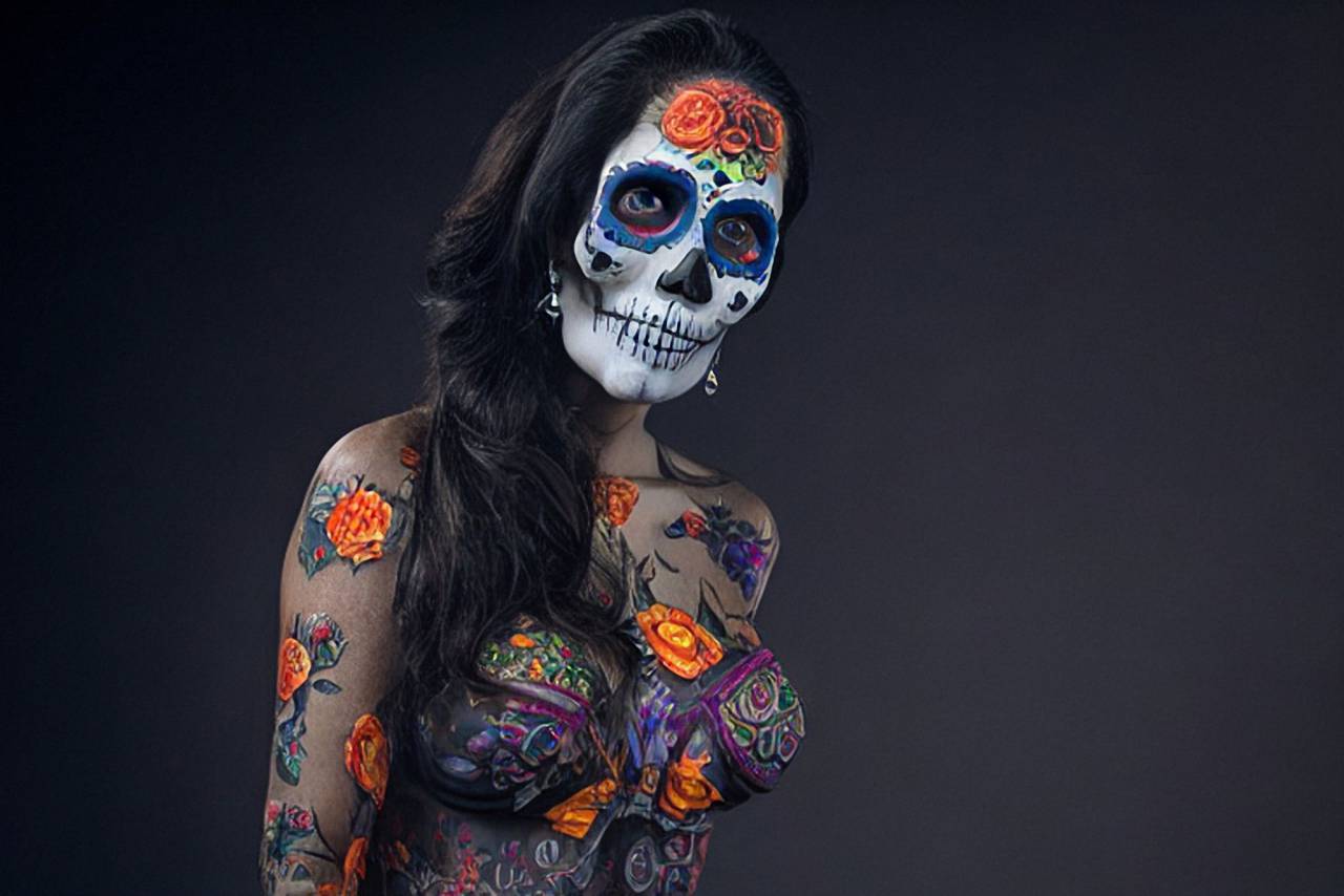 Día de Muertos;cráneo;cara pintada,mujer,una persona,halloween,adulto,retrato,fondo negro,belleza,adulto joven,culturas,celebración,mirando a la cámara,etnia caucásica,foto de estudio,multicolor,rostro humano,