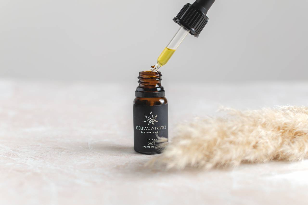 aceite de cannabis,salud y medicina,primer plano,botella,medicina,líquido,ciencia,