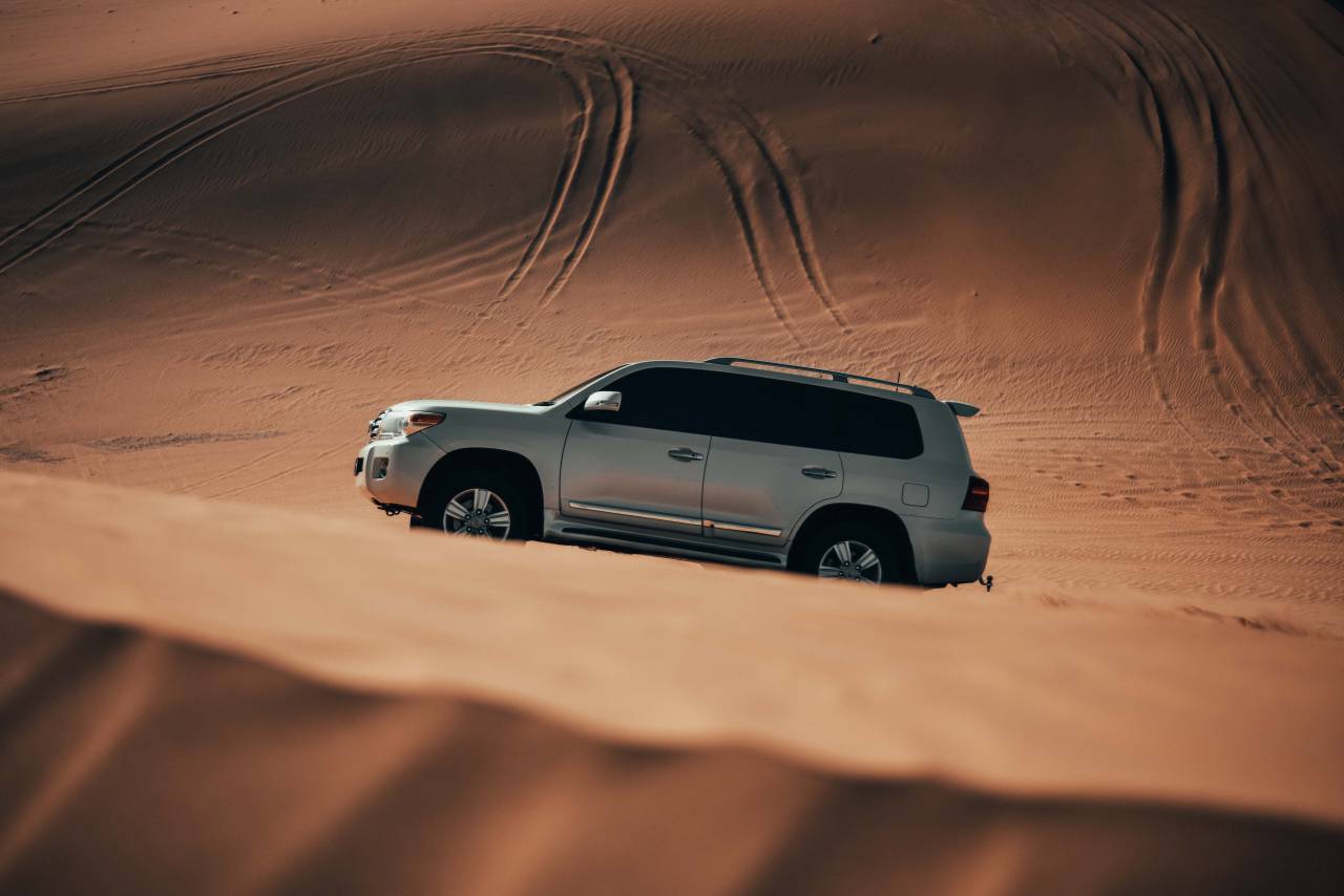 camión, 4x4, coche, viaje, desierto, aventura, vehículo, carretera, en coche, transporte, transporte, todoterreno, apagado, naturaleza, extremo, deporte, todoterreno, rueda, velocidad, neumático, polvo, suciedad, montaña, reunión, paisaje, safari, terreno, barro, viaje, todoterreno, sendero, pista, arena, tierra, conductor, auto, automóvil, poder, viaje, motor, turismo, sucio, acción, divertido, al aire libre, carrera, jeep, automotriz, fondo, competencia,