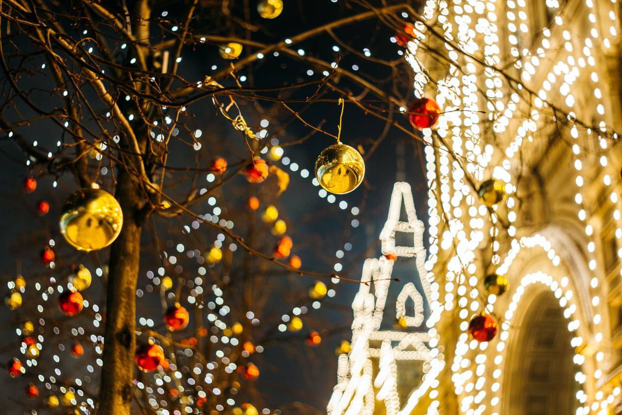 ornament, holiday, celebration, ball, decoration, merry, white, christmas, background, isolated, decorative, xmas, illustration, red, decor, new, season, vector, winter, year, sphere, round, bauble, design, gold, card, festive, happy, shiny, seasonal, glass, december, shine, lights, set, graphic, object, bright, tree, greeting, light, element, gift, banner, bow, golden, shape, abstract, traditional, hanging, 