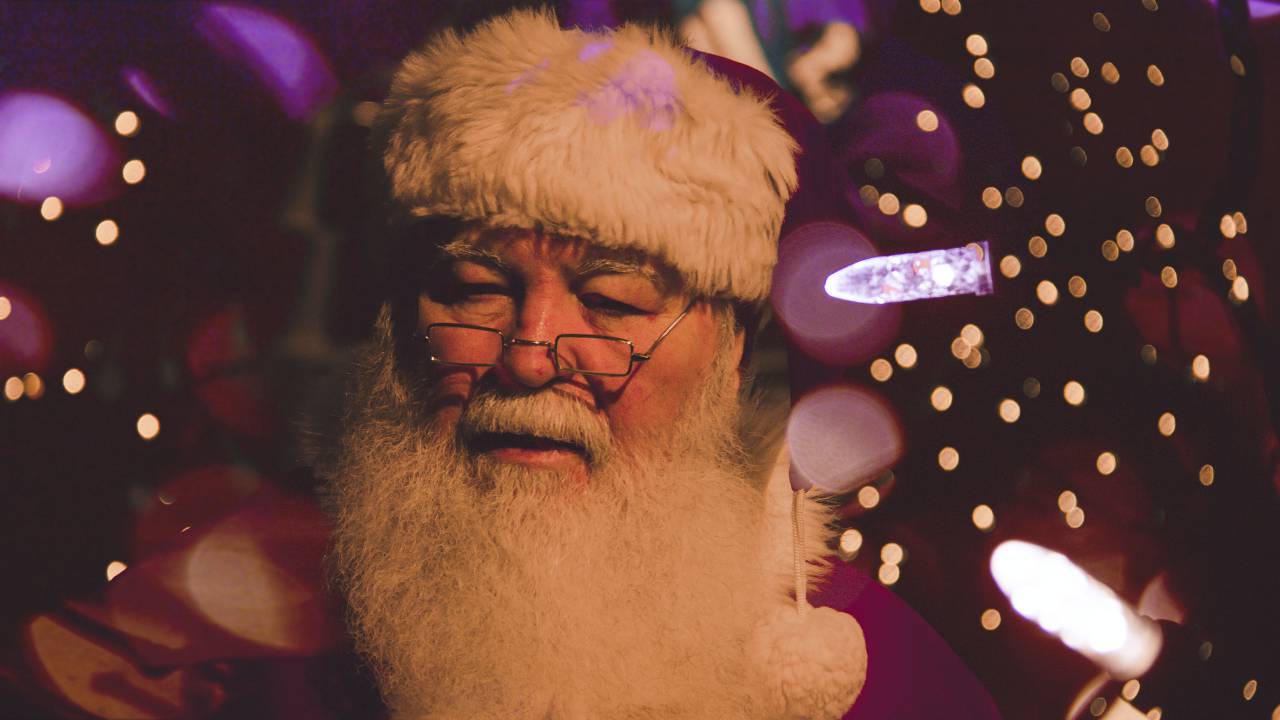christmas, portrait, claus, santa, holiday, new, year, xmas, man, happy, merry, celebration, person, winter, red, december, male, traditional, eve, people, senior, cap, event, beard, costume, hat, decoration, snow, christmastime, santa claus, gift, seasonal, sack, present, background, joy, old, elderly, aged, mature, x-mas, merry christmas, fun, face, new year, magic, festive, smile, holding, night, 