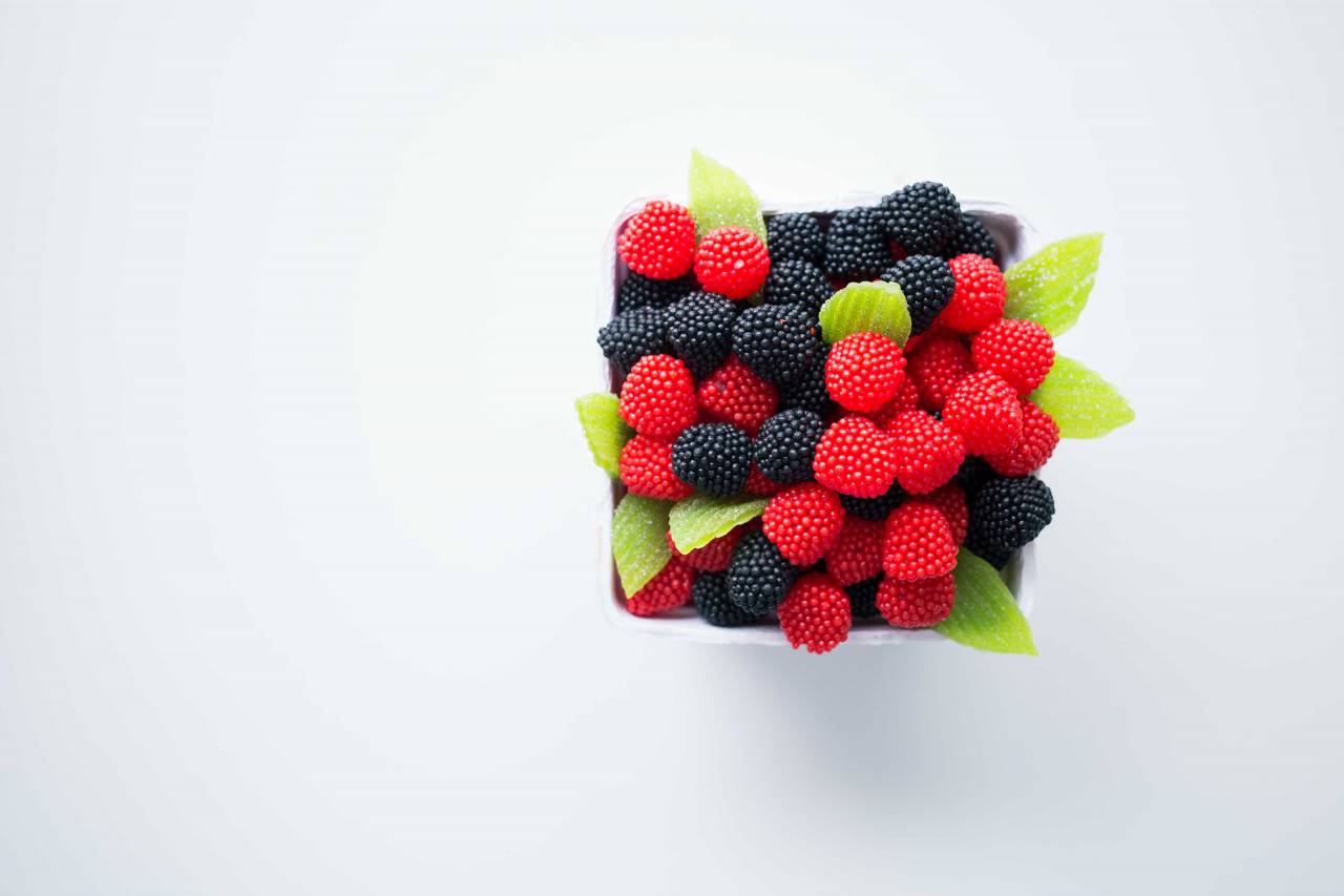 berries, raspberries, bowl, fruits, table, white, food, still, leaves, healthy, square
, 
