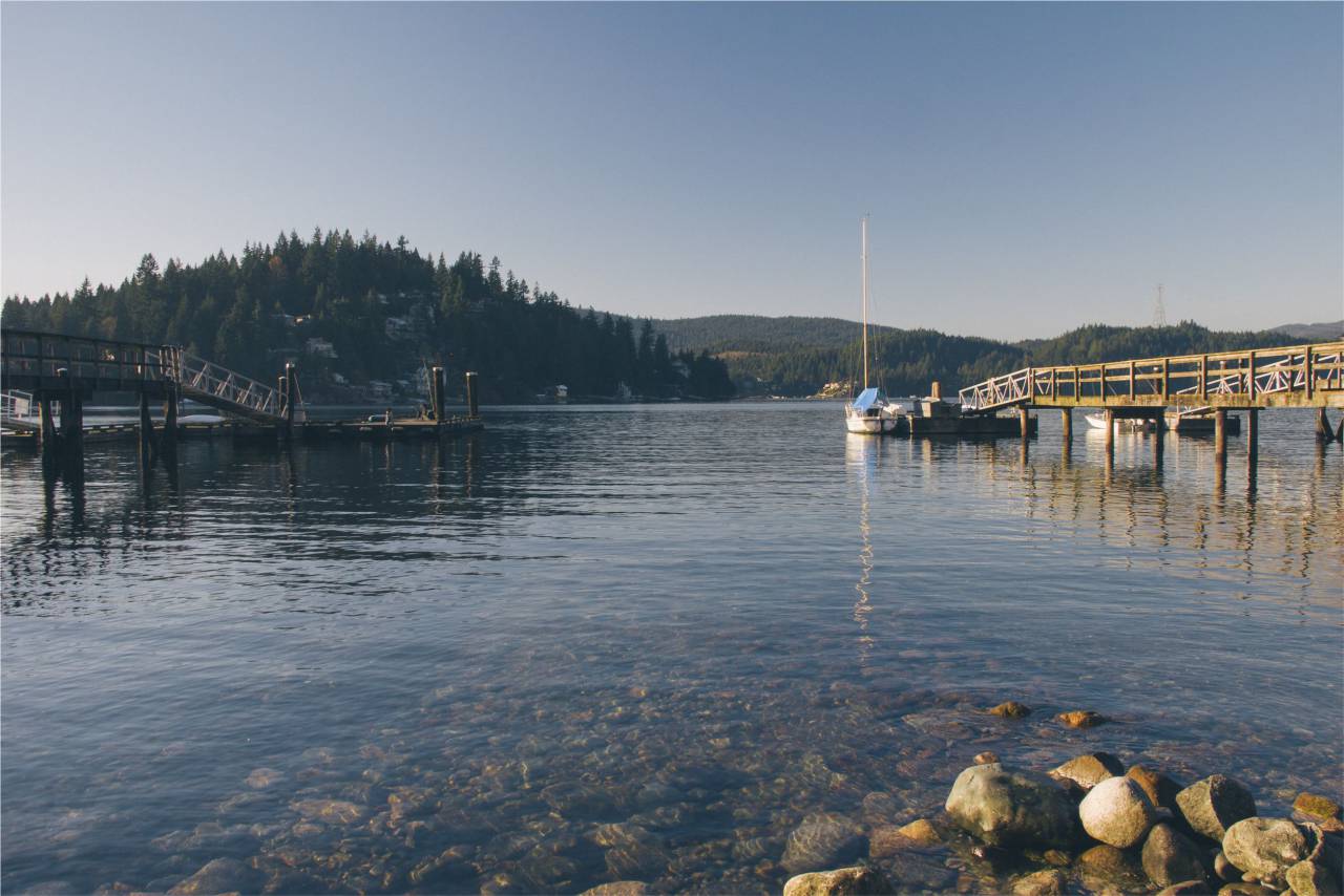 docks, boats, lake, water, rocks, cottages, mountains, trees
, 