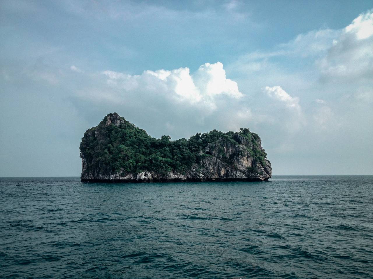 Isla, acantilados, rocas, agua, océano, mar, azul, cielo, nubes, aire libre, naturaleza,