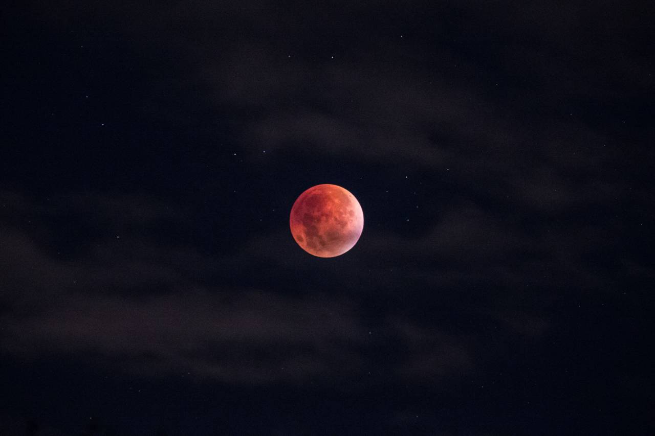 Luna, planeta, cielo, estrellas, espacio, galaxia, astronomía, oscuridad, noche, tarde,
