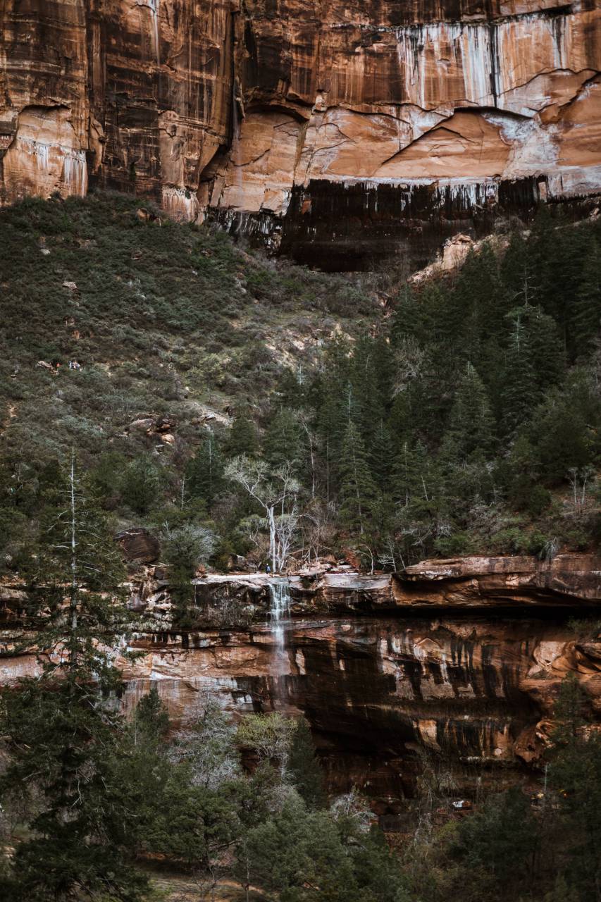montaña, tierras altas, cumbre, cresta, paisaje, naturaleza, valle, colina, rocas, acantilado, naturaleza, arroyo, agua, reflexión, césped, árboles, plantas,