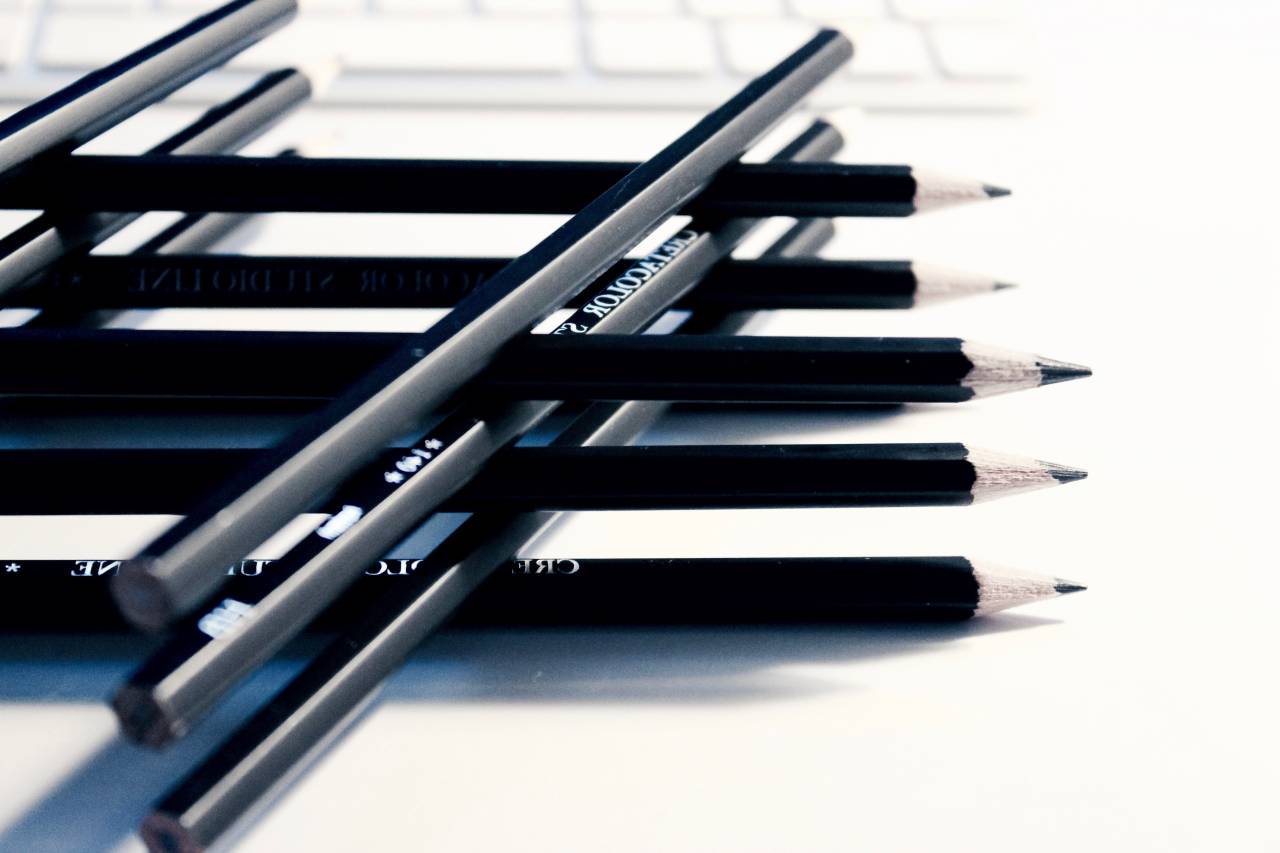 Lápices, escritura, dibujo, creativo, diseño, negocios, oficina, escritorio, trabajo, blanco y negro,