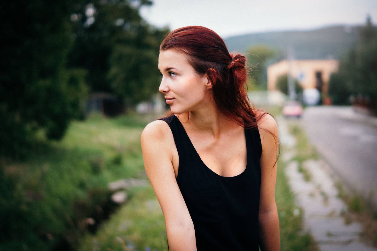 people, girl, woman, beauty, trees, road, model, sidewalk, grass, mountain, car, green, bokeh, blur
, 