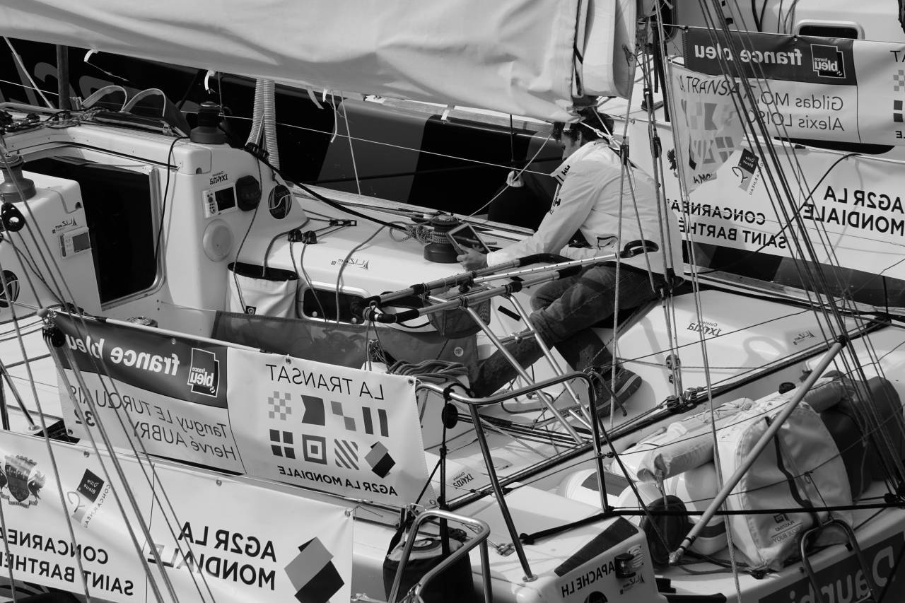 people, man, boat, guy, speed, race, sports, sailing, france, fence, cable, team, player
, 