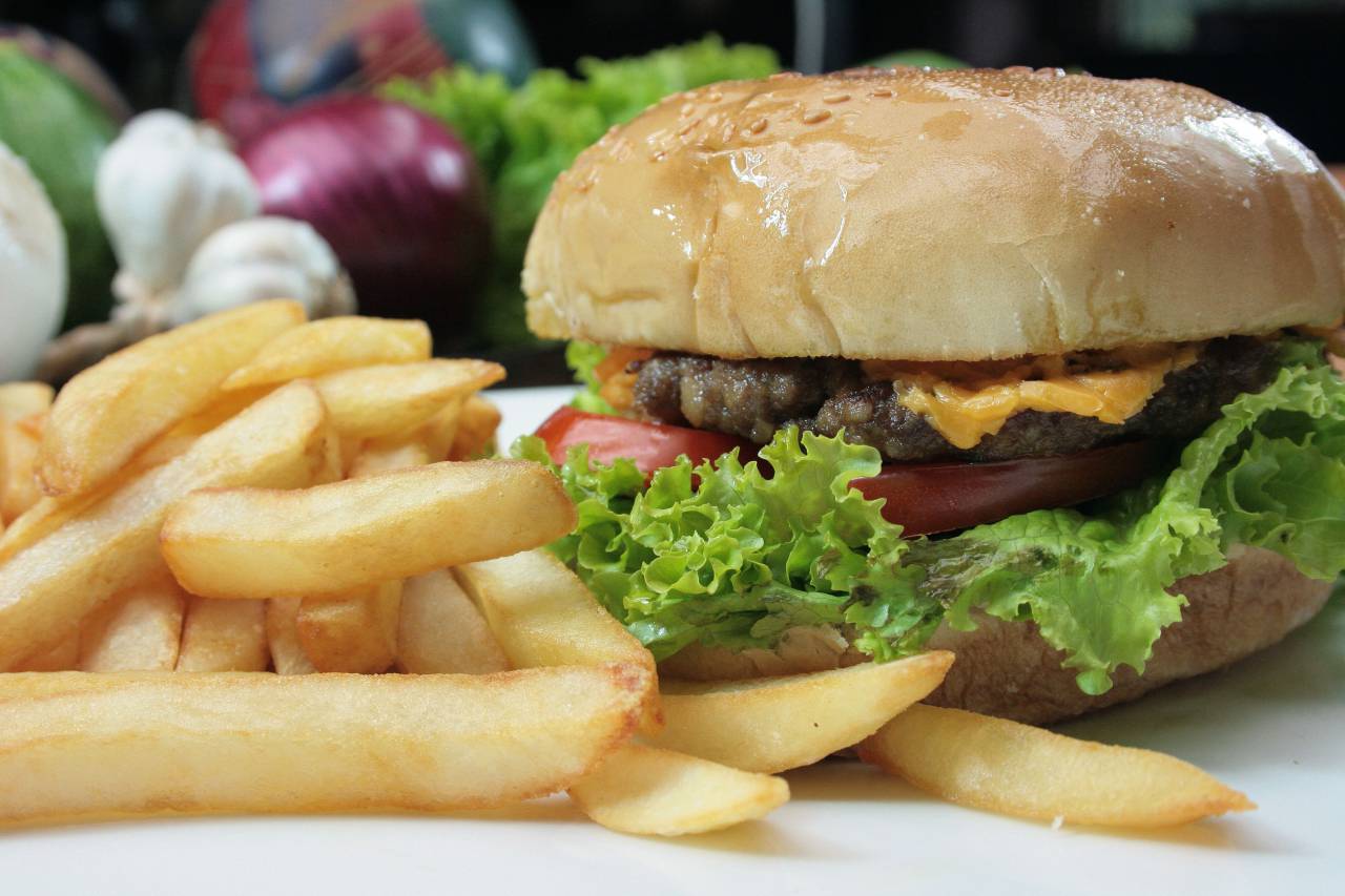 meal, hamburger, burger, food, sandwich, cheese, meat, tasty, fast, snack, grilled, bun, lettuce, background, delicious, beef, fresh, bread, tomato, cheeseburger, gourmet, barbecue, restaurant, fries, lunch, french, american, grill, sesame, dinner, classic, fastfood, onion, table, sauce, unhealthy, vegetable, cuisine, eating, wood, fried, juicy, ketchup, takeaway, closeup, green, rustic, 